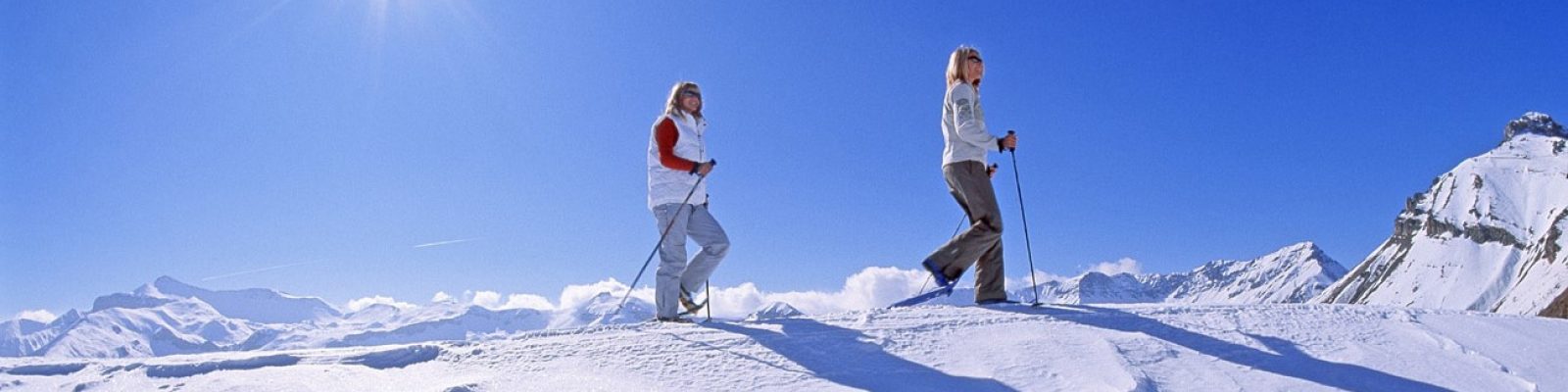 RAQUETTES 2 FEMMES - AURON - 06 ALPES MARITIMES FRANCE